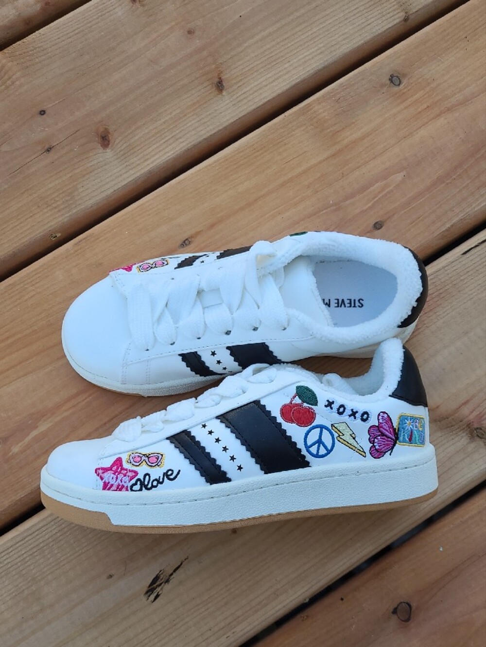 New Steve Madden JTeam Girls' White Sneakers with Colorful Patches Size 1
